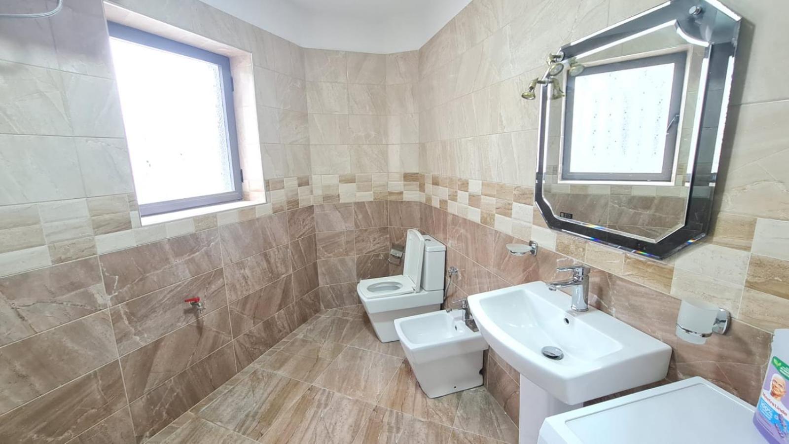 Calmly, Spacious Apartment Next To Usa Embassy Tirana Eksteriør billede