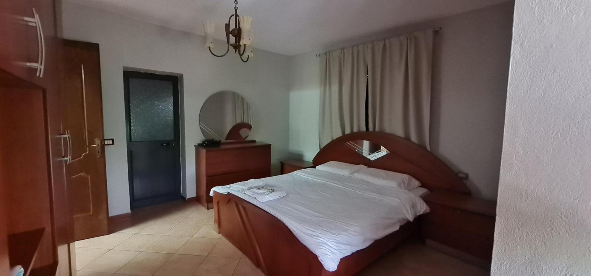 Calmly, Spacious Apartment Next To Usa Embassy Tirana Værelse billede