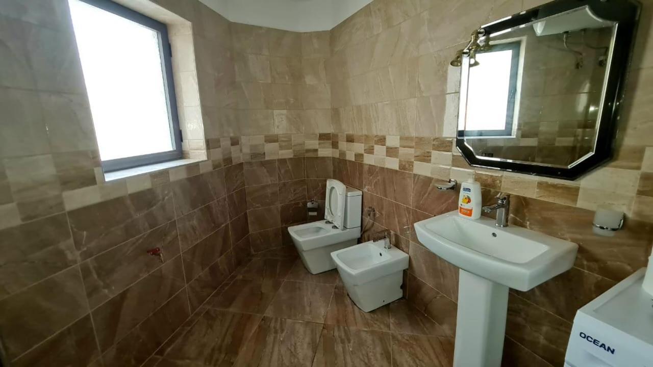 Calmly, Spacious Apartment Next To Usa Embassy Tirana Eksteriør billede