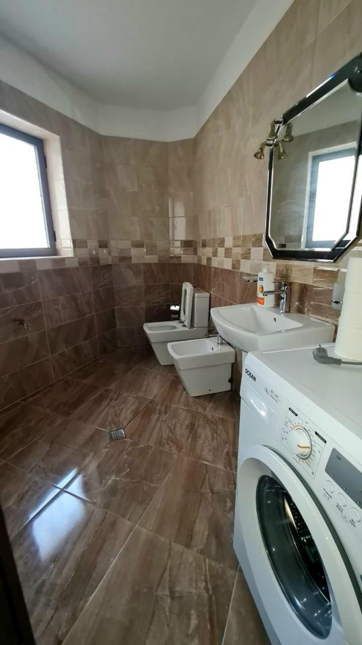 Calmly, Spacious Apartment Next To Usa Embassy Tirana Eksteriør billede